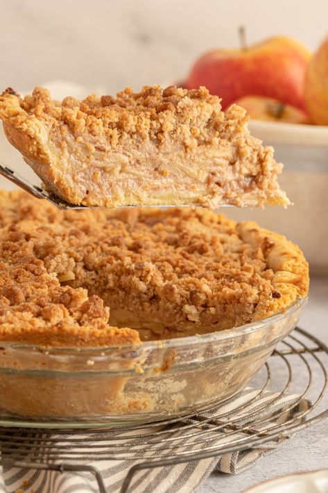 Dutch Apple Pie Best Dutch Apple Pie, Pie Crumble Topping, Homemade Dutch Apple Pie, Candy Pie, Dutch Apple Pie Recipe, Best Apple Recipes, Apple Slab Pie, Apple Crumble Pie, Dutch Apple Pie