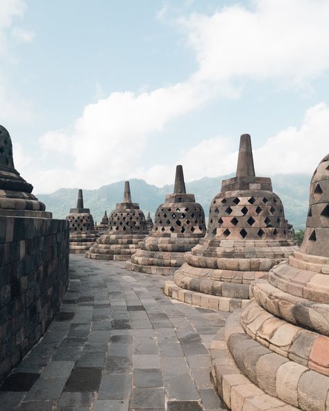 (2/3) - At Borobudur, the largest Buddhist Temple in the world. Swipe to see some of the architecture there. It's only 1220 years old. #Borobudur #BuddhistTemple #AncientMonument #IndonesiaHeritage #Yogyakarta #HistoricalSite #CulturalWonder #TempleTour #SoutheastAsia #UNESCOWorldHeritage #UNESCO Borobudur Temple, Buddhist Temple, Yogyakarta, Unesco World Heritage, Historical Sites, Southeast Asia, Monument, Temple, Ash