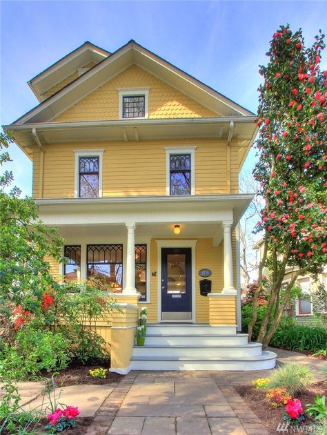 Yellow House Exterior, Victorian Homes Exterior, Colonial House Exteriors, Cute Cottages, House Paint Color Combination, Two Story House, Yellow House, Pastel House, Casas Coloniales