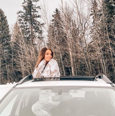 Car Photo Poses Women, Car Poses For Women, Car Sunroof Picture Ideas, Sunroof Picture Ideas, Car Sunroof Photoshoot, Sunroof Photoshoot, Car Photo Shoot, Car Pose, New Car Photo