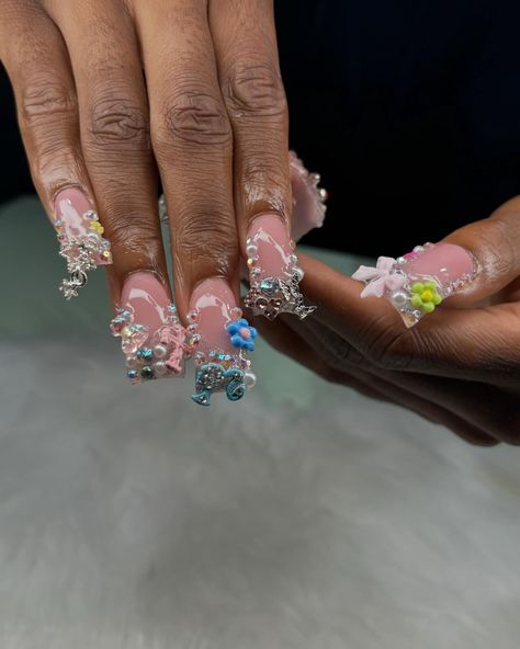 junk nails Junk Nails Bling Medium, Junk Nails Duck, White Junk Nails, Short Junk Nail Designs, Junk Nails Bling, Nails Junk, Junk Nail Designs, Garden Nails, Junk Nails