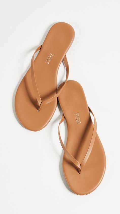 These neutral flip flops are a summer must-have. Apl Sneakers, Next 6 Months, Backless Loafers, Mule Sneakers, Chic Heels, Spring Sandals, Strappy Stilettos, Matte Foundation, Elastic Laces