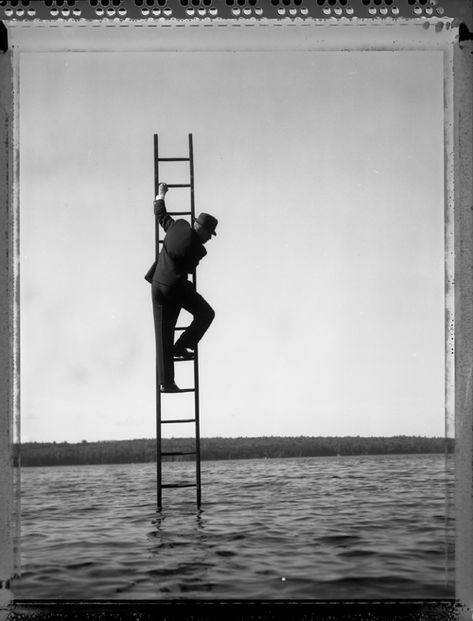 Ladder No. 33, photography by Stephen Sheffield Rodney Smith, Climbing Ladder, Surreal Photography, Film Vintage, Surreal Photos, 흑백 그림, Image Bank, Surrealism Photography, Foto Vintage