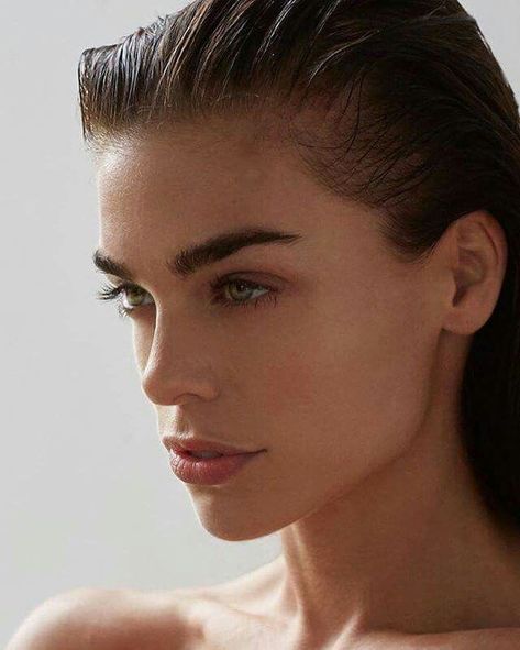 Jawline Girl, Raina Hein, Jawline Goals, Perfect Jawline, Rhinoplasty Nose Jobs, Strong Jawline, Face Structure, Pretty Nose, Perfect Nose