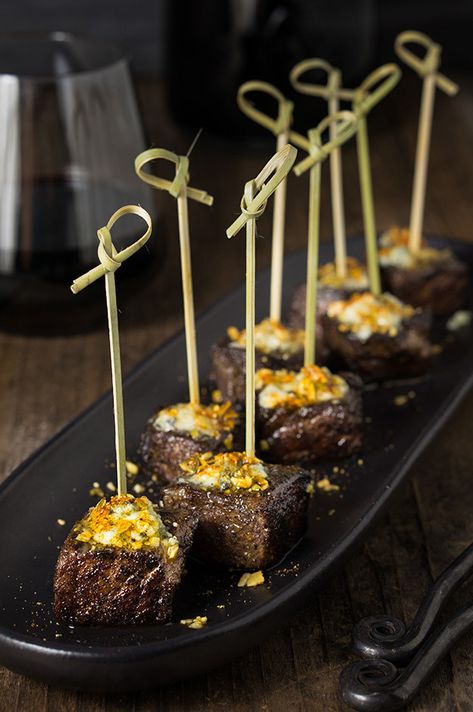 Steak Bites With Blue Cheese Butter & Smoked Pepita Crumb | Community Post: 25 Fabulous Appetizers For Your Holiday Table Steak Blue Cheese, Blue Cheese Butter, Food Steak, Fest Mad, Fantastic Recipes, Tender Steak, Cheese Butter, Potato Bites, Meat Appetizers