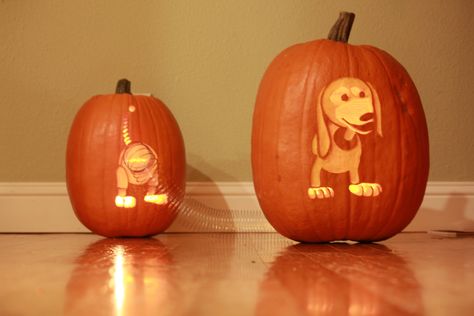 Slinky Dog from Toy Story Halloween Pumpkin Toy Story Pumpkin Ideas Carving, Dog Pumkin Ideas, Dachshund Pumpkin Carving Ideas, Toy Story Pumpkin Carving, Toy Story Pumpkin, Pumping Carving, Halloween Pumkin Ideas, Pumpkin Carving Stencils Easy, Pumpkin Walk