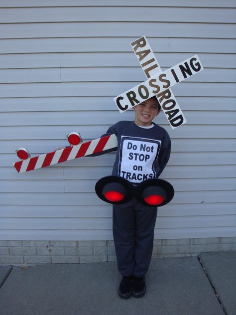 Costume Crafty: How to make a railroad crossing Halloween costume #costume #railroad #halloween #homemade Thomas The Train Costume, Halloween Kostüm Baby, Easy Homemade Halloween Costumes, Halloween Costumes For Big Kids, Train Costume, Costume Contest Winner, Railroad Crossing Signs, Training Outfit, Railroad Crossing