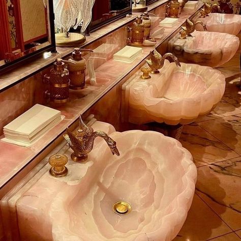 Wash Basin Design, Shell Sink, Quartz Sink, Basin Design, Sink Design, Pretty Room, Dreamy Room, Dream Rooms, Dream House Decor