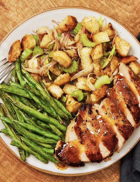 Easy pork recipe with shallot-thyme pan stuffing and roasted green beans | More recipes on www.HelloFresh.com Instant Pot Recipes Steak, Smoothie Recipes Protein, Easy Pork Recipe, Keto Salmon Recipes, Hellofresh Meals, Hello Fresh Dinners, Keto Chicken Parmesan, Pork Tenderloin Recipe, Tenderloin Recipe