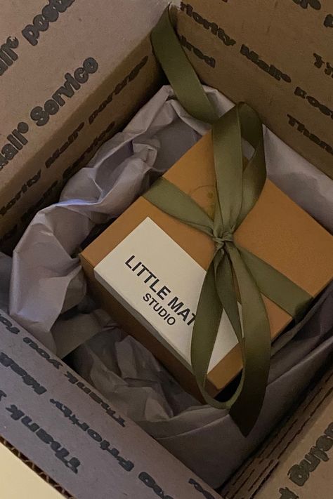 Box Filler Ideas Packaging, Modern Packaging Design Inspiration, Aesthetic Box Packaging, Business Packaging Aesthetic, Brown Box Packaging, Kraft Box Packaging, Modern Packaging Design, Mail Packaging, Japanese Candles