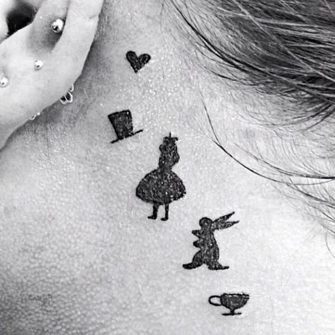 Check Out These Awesome "Alice in Wonderland" Tattoos - Threadless ... Peter Pan Tattoos, Alice And Wonderland Tattoos, Literary Tattoos, Kunst Tattoos, Wonderland Tattoo, Geniale Tattoos, Disney Tattoo, Tattoo Me, Tattoo Love