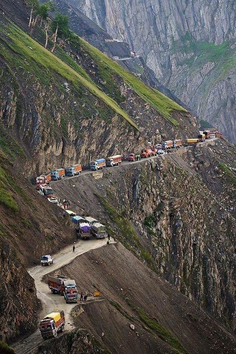 Zojila Pass is one of the important high mountain passes in Jammu and Kashmir, India Dangerous Roads, Beautiful Roads, Scary Places, Mountain Road, Srinagar, Leh, Bhutan, India Travel, Places Around The World