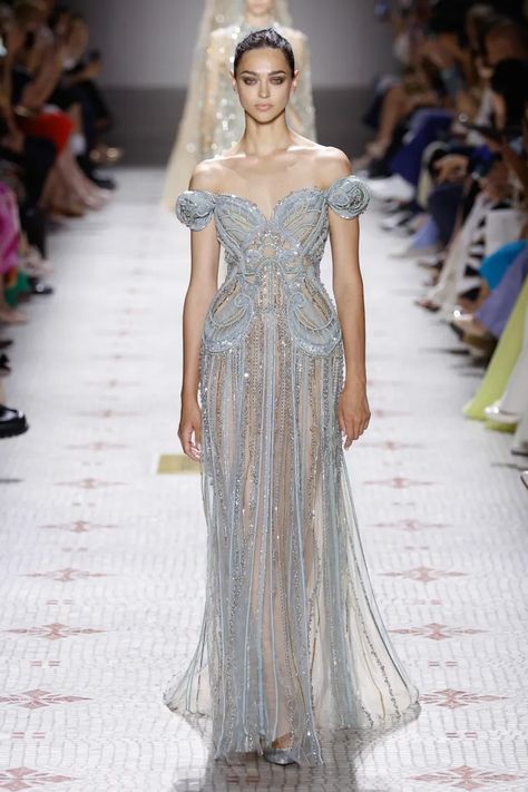 Elie Saab Fall 2024 Couture Fashion Show & Collection Review [PHOTOS] 2024 Haute Couture Dress, Elie Saab 2024, Ellie Saab Gowns, Ellie Saab Couture, Runway Fashion Dresses, 2024 Couture, Elie Saab Dresses, Vintage Haute Couture, Fall Couture