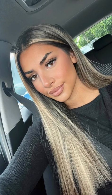 Beige Balayage With Money Piece, Blonde On Black Hair Balayage, Dark Roots Ashy Blonde Hair Balayage, Blonde Dark Brows, Going Back To Brown Hair From Blonde, Blonde Highlights 2000s, Dark Base With Blonde Highlights, Pramenovi Brown Hair, Pramenovi Blondes