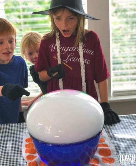 Turn Muggles into Wizards With Harry Potter Science Experiments Potions Science Experiment, Harry Potter Crystal Ball, Fantasic Beast, Harry Potter Science, Dry Ice Experiments, Harry Potter Activities, Harry Potter Day, Cracker House, Harry Potter Theme Birthday