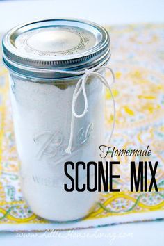 How to make a basic scone mix to store in your pantry so you can make any flavor of scones that you want! Basic Scones, Boutique Bio, Homemade Dry Mixes, Scone Mix, Homemade Scones, Homemade Pantry, Mason Jar Meals, Ge Bort, Homemade Spices