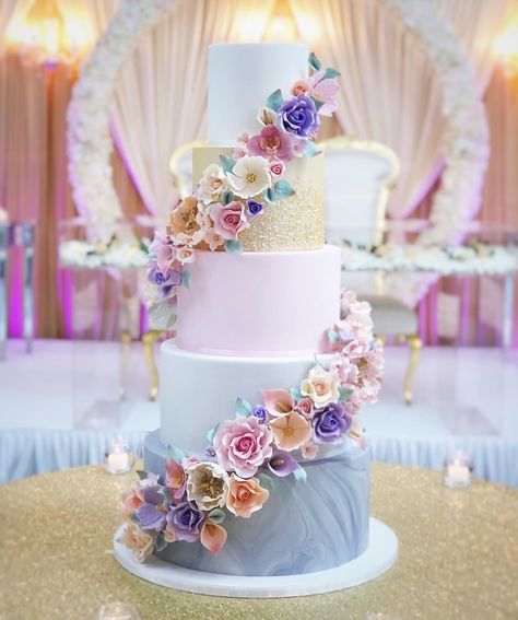 Pastel Wedding Cakes, Colour Themes, Floral Wedding Cake, Wedding Treats, Creative Wedding Ideas, Cake Trends, Wedding Entertainment, Tiered Wedding Cake, Wedding Show