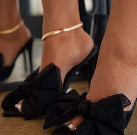 Bow Mules, Black Stiletto Heels, High Heel Mules, Womens Sandals Summer, Heel Mules, Super High Heels, Black Sandals Heels, Toe Sandals, Black Bow