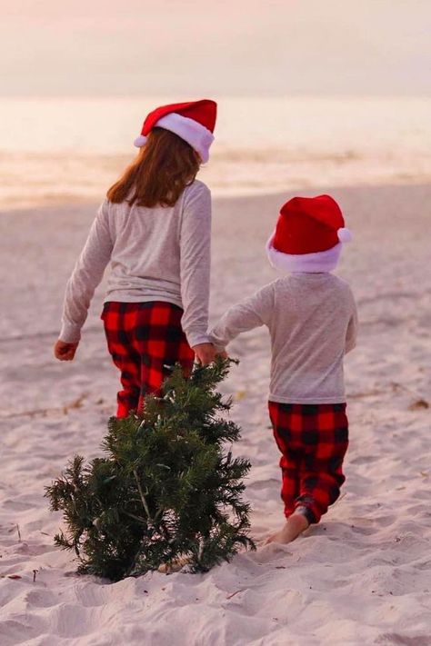 Beach Christmas Pictures, Christmas Beach Photos, Toddler Christmas Photos, Outdoor Christmas Photos, Christmas Baby Pictures, Christmas Family Photoshoot, California Christmas, Holiday Mini Session, Beachy Christmas