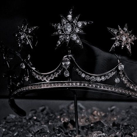 Tiara Tattoo, Princess Máxima, Crown Aesthetic, Goddess Aesthetic, A Court Of Wings And Ruin, Wedding Court, Night Court, A Court Of Mist And Fury, Princess Aesthetic