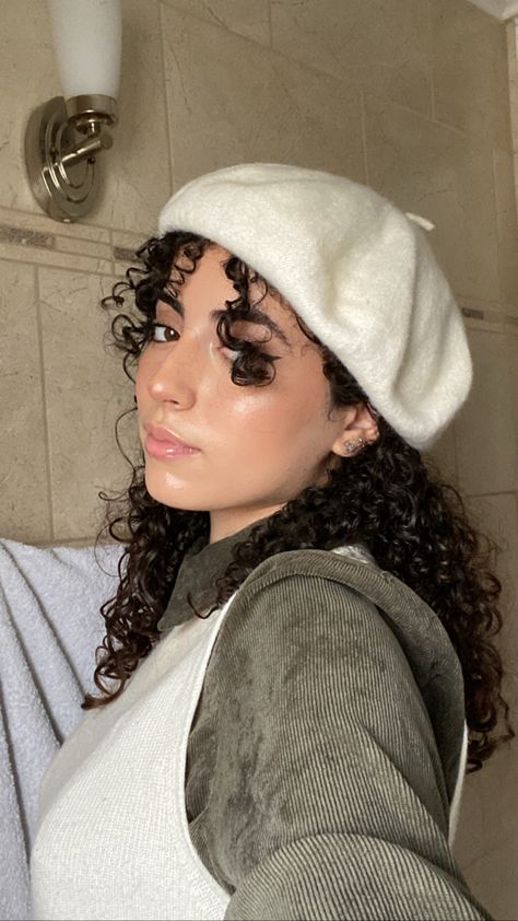 Winter Hats For Curly Hair, Bucket Hat Curly Hair, Curly Hair Hat Hairstyles, Curly Hair With Hat, Hat Curly Hair, Curly Hair Hat, Hair With Hat, French Hat, How To Curl Short Hair