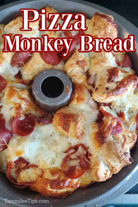 Pepperoni Monkey Bread, Pizza Monkey Bread Recipe, Bundt Pan Recipes, Pizza Monkey Bread, Pepperoni Bread, Bread Recipe Video, Resep Pizza, Monkey Bread Recipe, Biscuit Pizza