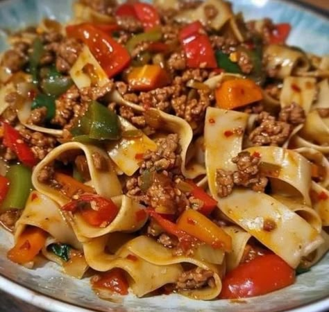 ITALIAN DRUNKEN NOODLES Sausage Pappardelle, Italian Drunken Noodles, Pasta Casseroles, Crockpot Italian, Slow Cooker Kitchen, Slow Cooker Italian, Pan Pasta, Mouth Wrinkles, Dinner Quick