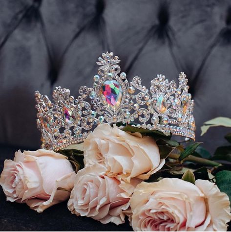 Diy Dream Home, Love Rose Flower, Closet Store, Crown Aesthetic, Quinceanera Dresses Pink, Crystal Bridal Tiaras, Disney Princess Fashion, Anime Black Hair, Rose Flower Wallpaper