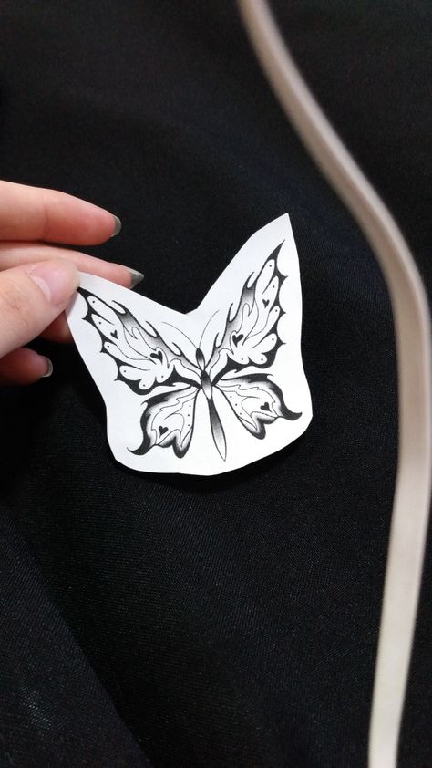 Linework black butterfly stencil y2k tattoo aesthetic cute Retro Butterfly Tattoo, Punk Butterfly Tattoo, Flash Tattoo Butterfly, Fluttering Butterfly Tattoo, Y2k Butterfly Tattoo, Y2k Tattoo, Borboleta Tattoo, Butterfly Tattoo Stencil, Tattoo Practice