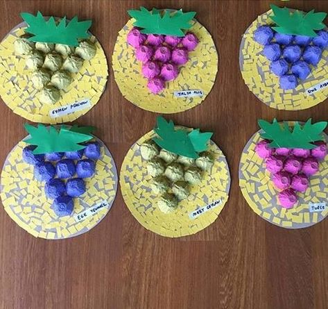 egg carton grapes craft - Funny crafts Grapes Craft, Vegetable Crafts, Funny Crafts, Fruit Crafts, Egg Carton Crafts, Puzzle Crafts, Bible School Crafts, Bible Crafts For Kids, Preschool Art Activities