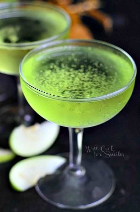 Sour Apple Champagne Cocktail 3 from willcookforsmiles.com #cocktail #champagne Bartending Recipes, Sour Apple Martini, Don Perignon, Will Cook For Smiles, Champagne Recipes Cocktails, Champagne Cocktails, Apple Martini, Cute Image, Homemade Wine