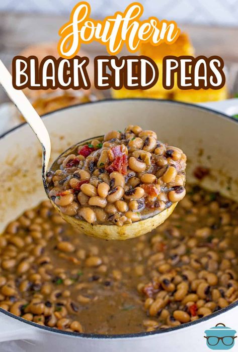 Southern Black Eyed Peas - The Country Cook Canned Black Eyed Peas Recipe, Southern Black Eyed Peas Recipe, Black Eyed Peas Recipe Crock Pot, Blackeyed Pea Recipes, Southern Black Eyed Peas, Black Eyed Peas Recipe, Peas Recipe, Southern Recipes Soul Food, Vegan Side Dishes