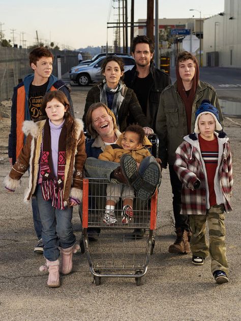 Shameless Season 1, Shameless Season, William H Macy, Shameless Tv Show, Ian And Mickey, Dysfunctional Family, Me Tv, Best Tv Shows, Film Serie