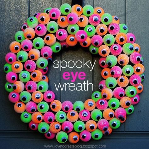 Diy Halloween Dekoration, Halloween Front Door Decorations, Halloween Front Doors, Halloween Eyeballs, Halloween Door Decorations, Theme Halloween, Halloween Door, Fete Halloween, Halloween Hacks