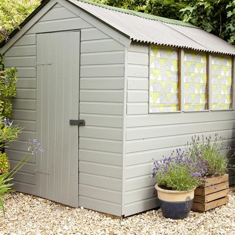 Fill your garden with free plants using these three simple tips, that will have your garden looking picture-perfect this summer Summer Cabins, Garden Ideas To Make, Path Ideas, Build Your Own Shed, Budget Garden, Storage Shed Plans, Free Plants, Garden Painting, Plant Nursery