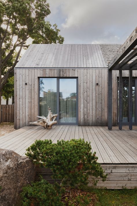 Sea Coast, Casa Container, Timber Cladding, Traditional Building, Shed Homes, Exterior Cladding, Timber House, Modern Barn, Architecture And Design