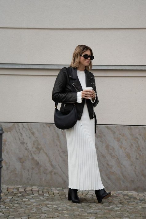 Dissh Dress Outfit, Ribbed Midi Dress Outfit, Midi Dress Outfit Winter, Ribbed Dress Outfit, Midi Dress Layering, Bee Kitchen, Dress Layering, Midi Outfits, 2023 Aesthetic