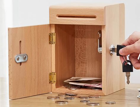 Creative strongbox wooden piggy bank coin box with key lock - FeelGift Wood Bank Diy, Wooden Coin Bank, Wooden Money Bank, Wooden Money Box Ideas, Wooden Piggy Bank Diy, Diy Money Box Ideas Piggy Bank, Money Box Ideas, Money Box Diy, Diy Piggy Bank