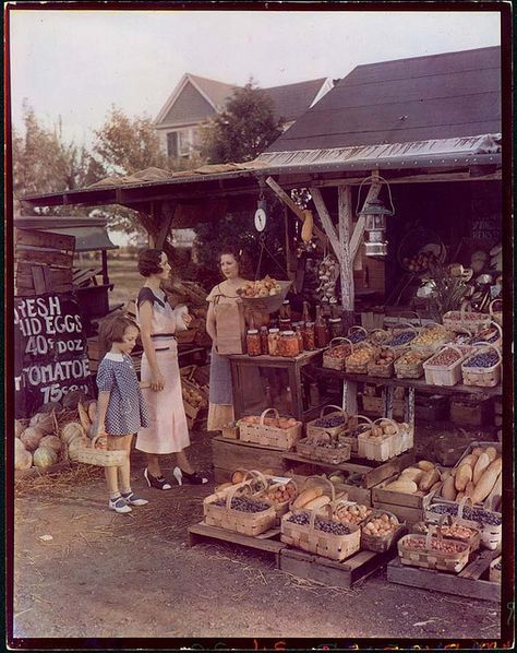 Roadside produce stand, ca. 1930 by Missouri History Museum, via Flickr  Photo by Russell Froelich. Roadside Produce Stand, Farm Market Ideas, Produce Stand, Girl Shopping, Old Time Radio, Fruit Stands, Farm Stand, Vintage Farm, Foto Vintage