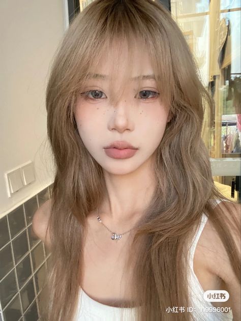 Blonde Hair Douyin, Korean Hair Blonde, Light Brown Hair Japanese, Japanese Light Brown Hair, Aesthetic Haircolor Ideas, Cool Toned Blonde Hair Asian, Cool Tone Asian Hair, Milktea Hair Color For Short Hair, Blonde Hair For Cool Toned Skin