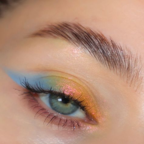 which olympic sports are you watching 👀 @dandylionsco lakeview @terra_moonscosmetics arctic lime @shinebysdcosmetics no limit @sweedbeauty cloud mascara PR @nyxcosmetics brow glue @judydoll_official brow pen #indiemakeup #indieeyeshadow #colorfulmaleup #funmakeup #eyeshadow #colorfuleyeshadow #selftaughtmua #blendtherules indie eyeshadow terramoons shine by sd dandylions colorful makeup Wearable Colorful Eyeshadow, Multicolor Eyeshadow Looks, Simple Colorful Makeup, Pastel Rainbow Makeup, Two Color Eyeshadow, Indie Eyeshadow, Pop Of Color Makeup, Inspi Makeup, Fun Eyeshadow