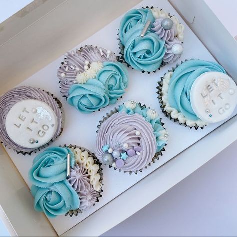 Frozen Cupcakes Toppers, Elsa Birthday Cupcakes, Elsa Frozen Cupcakes, Frozen Birthday Party Cupcakes, Elsa Cupcake Cake, Frozen Birthday Cupcake Ideas, Elsa Cupcakes Ideas, Frozen 2 Cupcakes, Frozen Cupcake Ideas