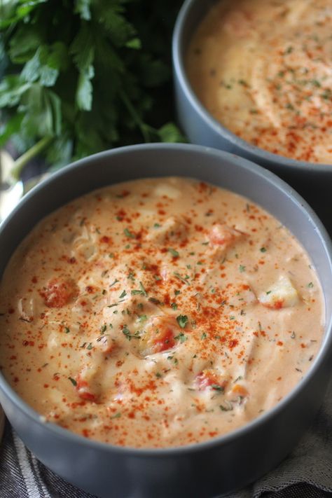 Seafood Bisque Recipe Easy, Clean Eating Tacos, Pineapple Dole Whip, Lobster Soup, Lobster Bisque Recipe, Bisque Soup Recipes, Frozen Lobster, Bisque Soup, Lobster Dishes