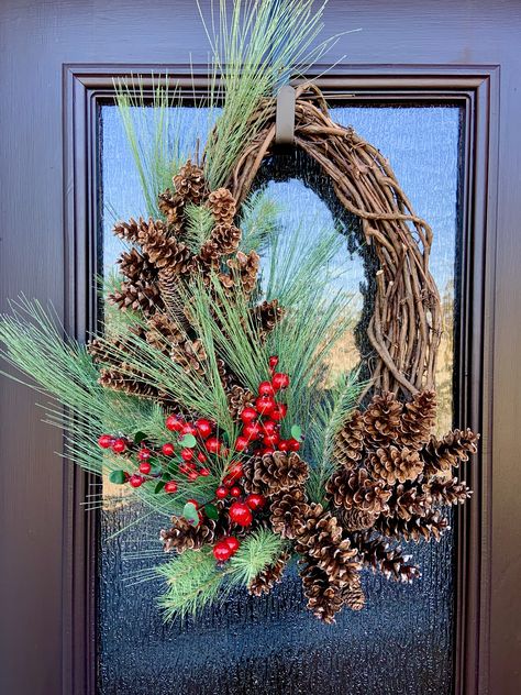 Oval grapevine Christmas wreath with real pine cones & faux greenery & berries. Real Pine Christmas Decor, Vine Wreath Ideas Diy Christmas, Grape Vine Wreath Christmas, Oval Wreath Ideas, Oval Christmas Wreath, Grapevine Christmas Wreath Ideas, Oval Grapevine Wreath Ideas, Grapevine Wreath Ideas Diy, Oval Wreaths