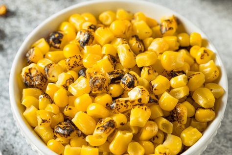 Cast Iron Skillet Roasted Corn Recipe Roast Canned Corn, Corn In The Oven, Bbq Corn, Vegetarian Stew, Cook Corn, Easy Roast Chicken, Corn Dishes, Iron Skillet Recipes, Colorful Dishes