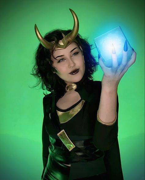 Fem Loki Cosplay, Loki Inspired Makeup, Loki Cosplay Female, Lady Loki Costume, Loki Makeup, Fem Loki, Loki Halloween Costume, Lady Loki Cosplay, Loki Costume