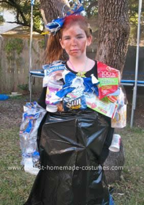 Homemade Bag of Trash Child Halloween Costume: My 8-year-old daughter was playing in the rain one day, and came out of the garage wrapped in large black trash bags. I thought to myself “what a great Mollie Core, Red Hair Spray, Trash Bag Dress, Trash Dump, Recycled Costumes, Playing In The Rain, Trash Fashion, Recycling For Kids, Abc Party