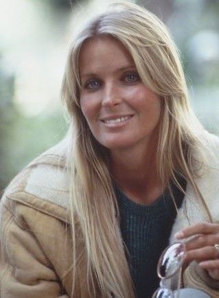 Bo Derek (born Mary Cathleen Collins; November 20, 1956 in Long Beach, California) is an American film and television actress and model perhaps best known for her breakthrough role in the 1979 film Ten. The film also launched a bestselling poster … Jacqueline Smith, John Derek, Jacqueline Bisset, Bo Derek, Jamie Lee Curtis, Sharon Stone, Jamie Lee, Actrices Hollywood, Female Actresses