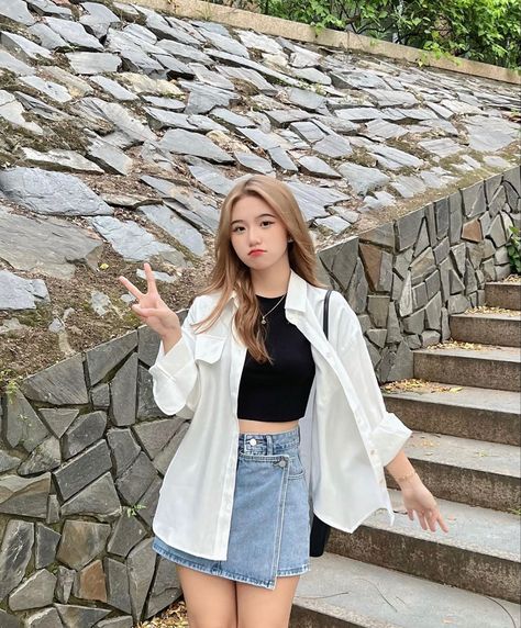 Cute Type Outfit, Summer Outfits Women Korean, Korean Outfit For Summer, South Korean Outfits Summer, Cute Korean Style Outfits Summer, Old Weather Outfits, South Korean Fashion Summer, Kpop Idol Fashion Female Casual, Asian Summer Outfits Korean Fashion