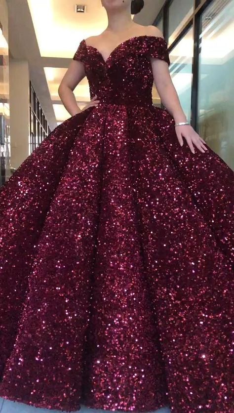 Red Ball Gowns, Luxury Wedding Dresses, Green Luxury, Quince Dresses Red, Nikkah Dress, Pretty Quinceanera Dresses, Wedding Dresses 2020, Dresses Quinceanera, Indian Gowns Dresses